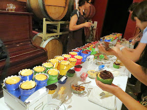 Cupcake decorating with Cupcake Jones at the Google Experts Portland kickoff event!