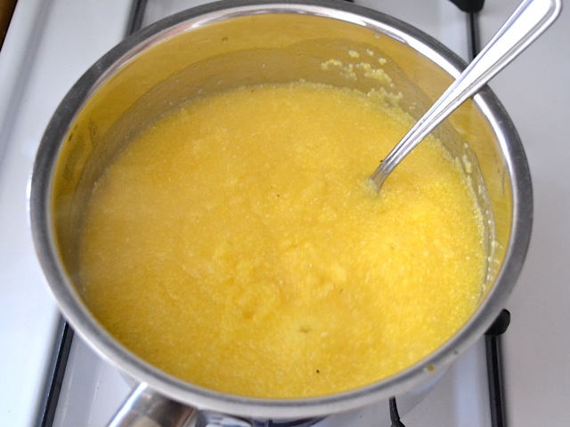 cooked grits in pot 