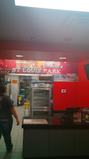 Pizza Restaurant «Pizza Hut», reviews and photos, 7117 Cedar Lake Rd, St Louis Park, MN 55426, USA