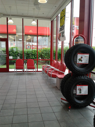 Tire Shop «Discount Tire Store - West Chester, OH», reviews and photos, 7683 Kingland Dr, West Chester Township, OH 45069, USA