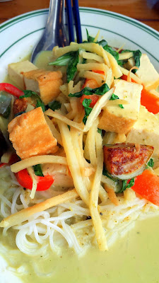 PaaDee Thai comfort food พาดี, Gang keaw tofu แกงเขียวหวานเต้าหู้- Kanom Jeen Gang Keaw Gai, a green curry noodles dish with chicken usually (but we substituted tofu), Thai eggplant, bamboo shoot, red bell peppers, grachai and basil. Gang Kiew means green curry, and the Kanom Jeen refer to these thin white noodles