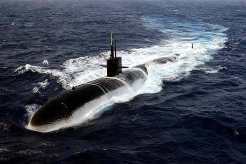 The Los Angeles-class submarine USS Albuquerque (SSN 706)