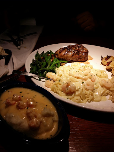 Seafood Restaurant «Red Lobster», reviews and photos, 951 E Lewis and Clark Pkwy #34, Clarksville, IN 47129, USA
