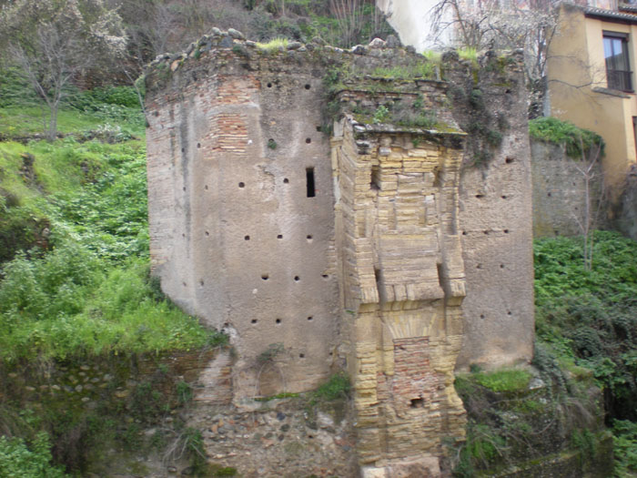 Por las calles de Granada: La puerta de los Tableros (o Bab al-Difaf)