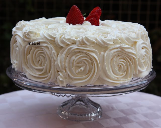 Decorar una tarta con rosas ~ pasteles de colores