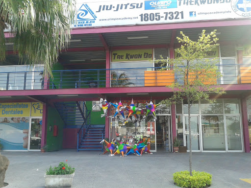 DULCERIA EL CONFETTI, esquina Calle Malvinas, Blvd. Acapulco 1550, Residencial Santa Fe 1er Sector, 67117 Monterrey, N.L., México, Tienda de golosinas | NL