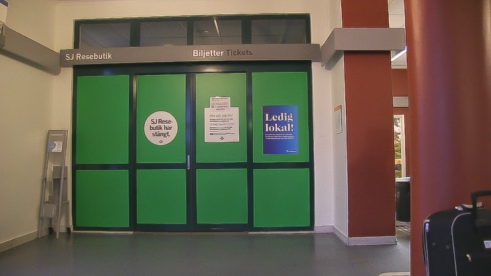 Stängt men fortfarande skyltar Stängt men fortfarande skyltar