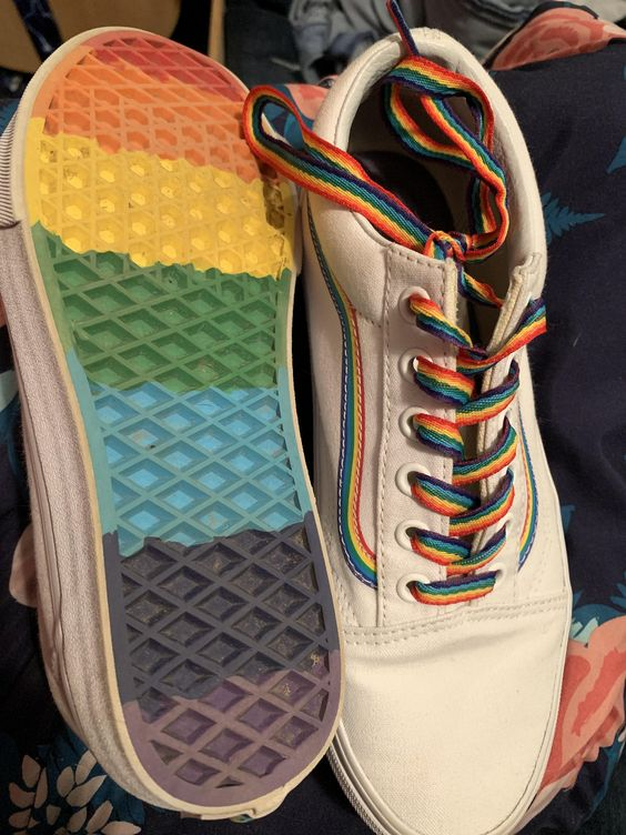 Thỏa sức đam mê thời trang mà không lo mất đi cá tính riêng biệt cùng giày thể thao Sneaker Unisex