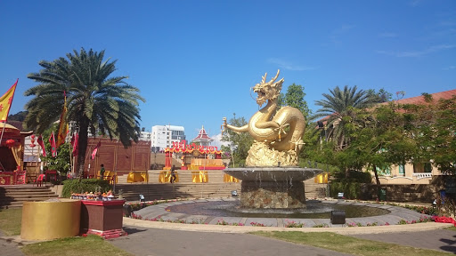 Hai Leng Ong Statue (Golden Dragon Monument)