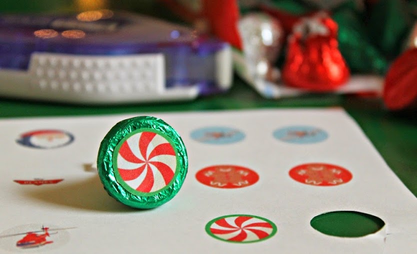 How to make the Disney Planes "Jingle Bells" Matching Game: Cut out the images from my free template, then use glue dots or tape to secure to chocolates. #PlanesToTheRescue