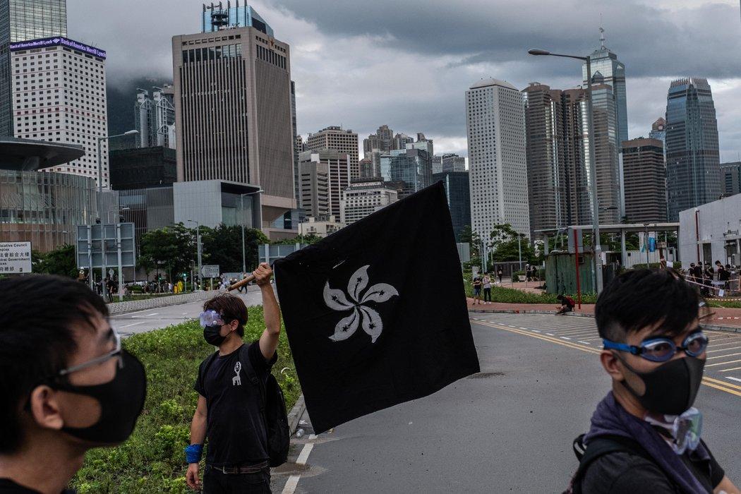 在7月1日香港主权移交中国纪念日当天的抗议者。