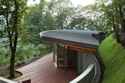 Tampak Atap Gorgeous House in a Hill by Cell Space Architects 600x400 Rumah Indah Di Lereng Bukit