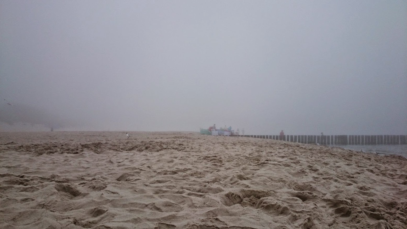 Dziwne zjawisko - mgła popołudniowa skutecznie wygonila z plazy