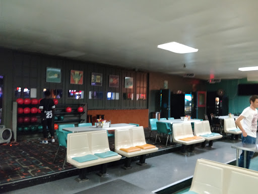 Bowling Alley «Holiday Bowling Center & Sports Bar», reviews and photos, 106 E Pembroke Rd, Hallandale Beach, FL 33009, USA