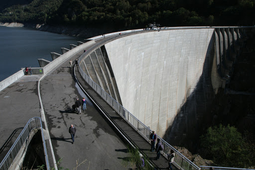 Barrage de Contra