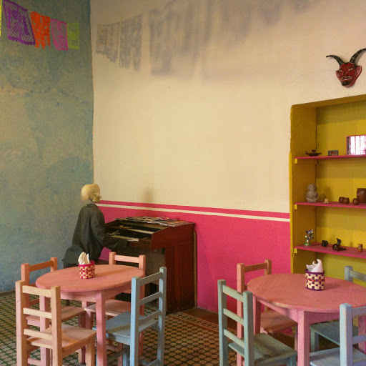 Santo Café, Sur 2 151, Centro, 94300 Orizaba, Ver., México, Galería de arte | VER