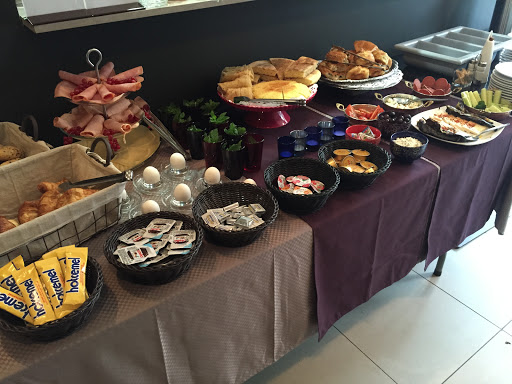 Cucina Eat & Feed Concept