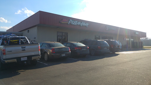 Pizza Restaurant «Pizza Hut», reviews and photos, 4535 Entrance Road Blvd 7828, Fort Polk, LA 71459, USA