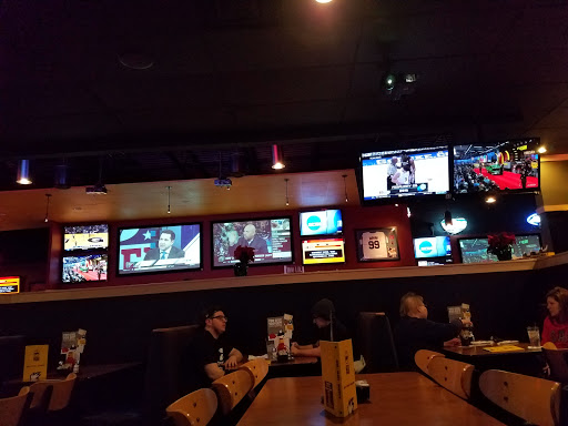 Chicken Wings Restaurant «Buffalo Wild Wings», reviews and photos, 950 Great E Plaza, Niles, OH 44446, USA