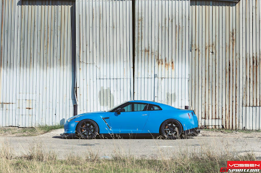 azure-blue-nissan-gt-r-with-20-inch-vossen-wheels-001