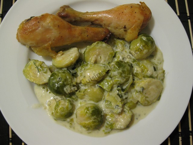 Varza de Bruxelles cu blue cheese (Brussels sprouts with blue cheese)