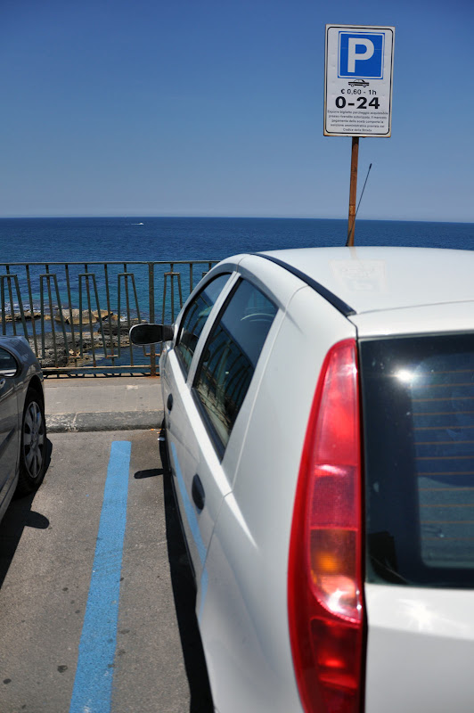 Парковка у моря в Сиракузах