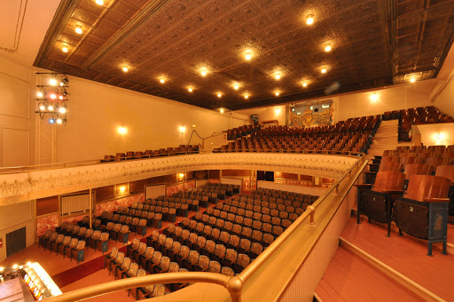 Performing Arts Theater Theatre», reviews and