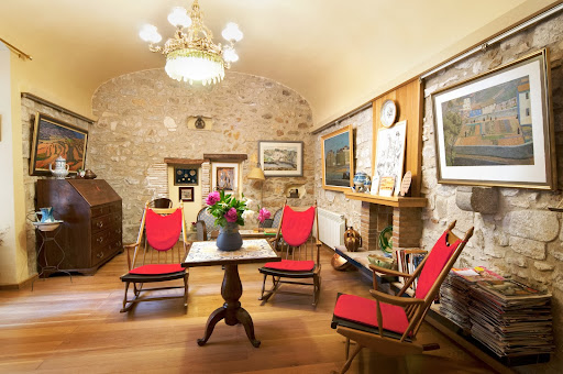 Pensió Bellmirall** B&B