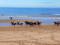 Asturias con niños: Carrera de caballos en la playa de Ribadesella Asturias con niños: Carrera de caballos en la playa de Ribadesella