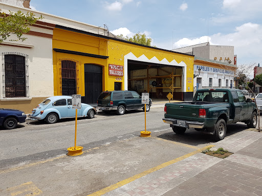Vaca LIMOUSINES, Calle Colón 488, Centro, 44100 Guadalajara, Jal., México, Agencia de alquiler de coches | JAL