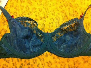 THE SHOW OFF La Senza 32A on tag Sister Sizes: 30B, 34AA Lightly