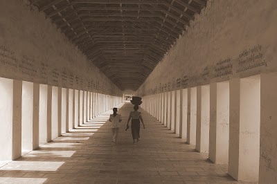 Photos of Shwezigon Paya South corridor