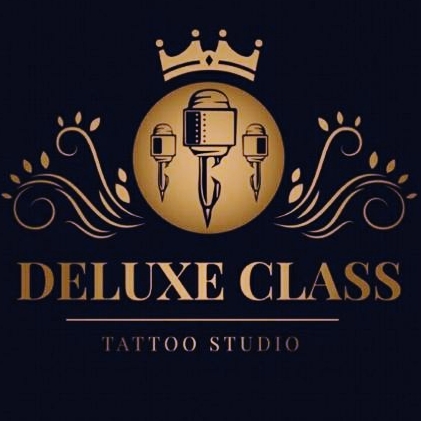 Deluxe Class Tattoo & Lashes Studio Augsburg logo