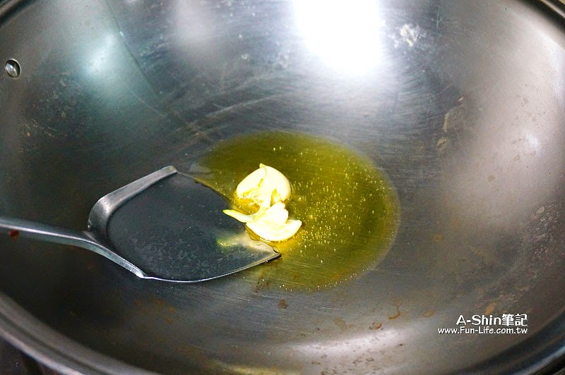 愛比諾橄欖油,蒜苗炒鹹豬肉-5