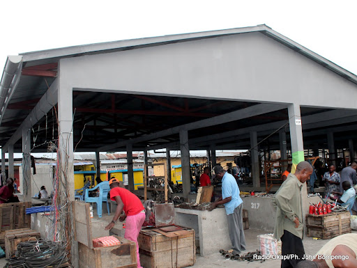 Une partie du marché Bayaka réhabilitée par le financement de la coopération Congo-Allemagne. Radio Okapi/ Ph. John Bompengo