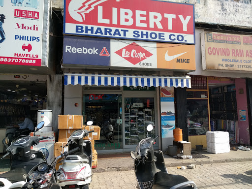 Reebok, Budh Bazaar Rd, Asalatpura, Moradabad, Uttar Pradesh 244001, India, Shoe_Shop, state UP