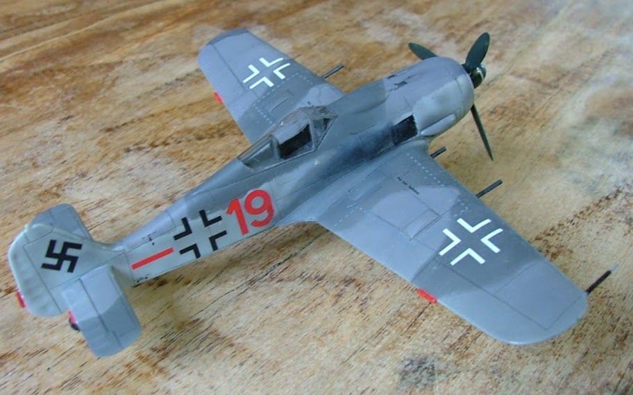 [Academy] Focke Wulf Fw-190A-8 DSCF3036