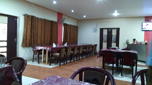 HOTEL BALAJI PRAKASH ., Railway Station Rd, Basti Khas, Basti, Uttar Pradesh 272002, India, Restaurant, state UP