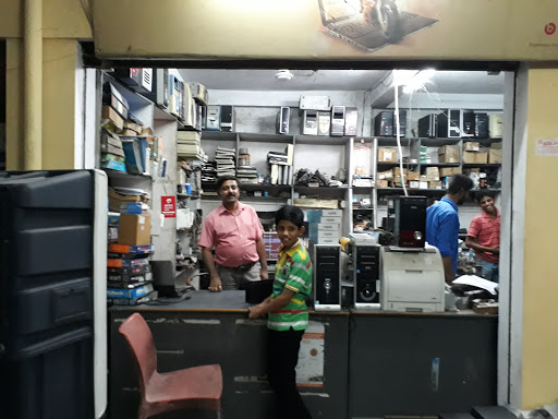 Pahariya Computers, Chowk Bazar Rd, Naya Mohalla, Chhatarpur, Madhya Pradesh 471001, India, Electronics_Retail_and_Repair_Shop, state MP