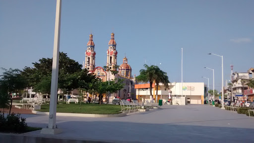 Ayuntamiento Municipal, Ignacio Comonfort Sn, La Candelaria, 86600 Paraíso, Tab., México, Oficina de gobierno local | TAB