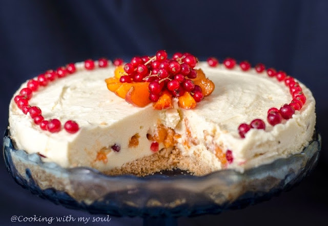 Cheesecake cu ciocolata alba si fructe Cheesecake cu ciocolata alba si fructe
