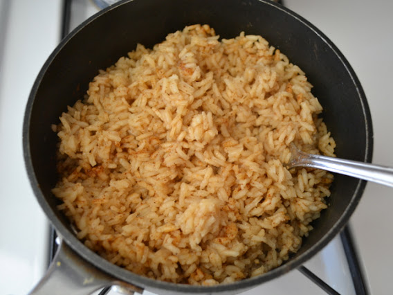 cooked rice in pot 
