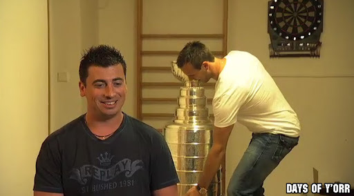 VIDEO: Krejci steal Cup during Kaberle interview