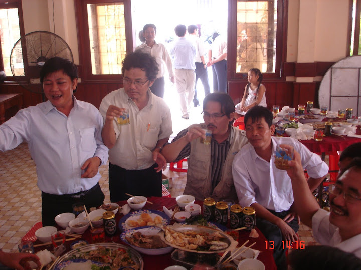 Chào mừng Ngày nhà giáo Việt Nam 20/11 2010 - Page 3 DSC00085