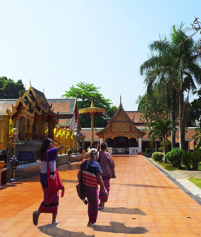 Tailandia-Angkor-Dubai - Blogs de Tailandia - 8 de Marzo LAMPHUM (1)
