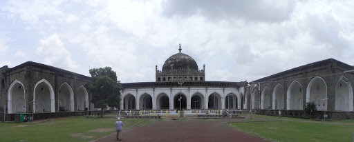 Jamia Masjid, Jamiya Masjid Rd, Jala Nagar, Vijayapura, Karnataka 586101, India, Religious_Institution, state KA