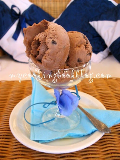 Шоколадов сладолед без разбъркване при замразяването