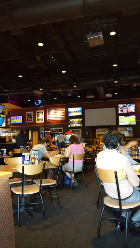 Chicken Wings Restaurant «Buffalo Wild Wings», reviews and photos, 2690 Tittabawassee Rd, Saginaw, MI 48604, USA