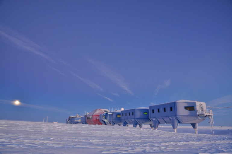 Halley_VI_Research_Station_by_Hugh_Broughton_Architects_01