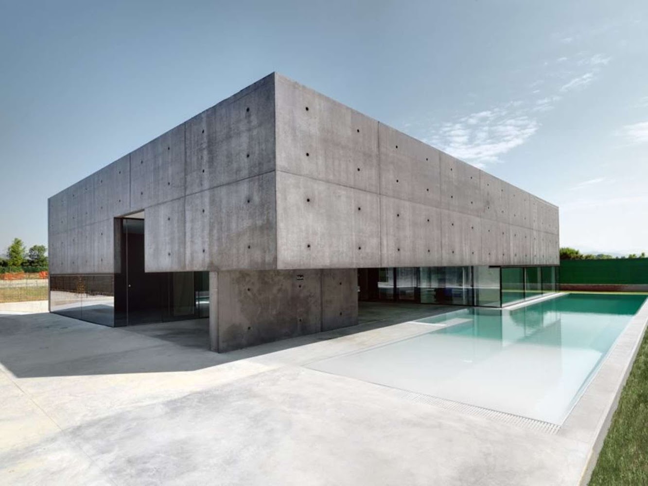 House in Urgnano by Matteo Casari Architetti